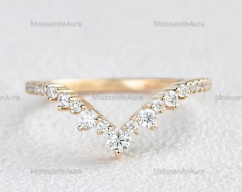 Vintage Inspired Moissanite Art Deco Band, Chevron Ring, V Ring, Curved Chevron Moissanite Wedding Band, Curved Gold Ring, V Shape Band