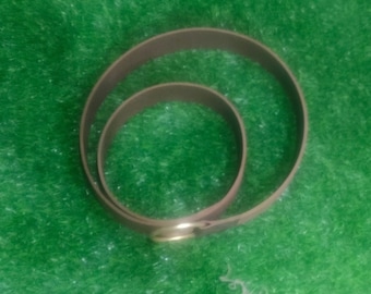 Cintura in pelle da vichingo medievale, anello in ottone, costume per rievocazioni storiche LARP e cosplay.