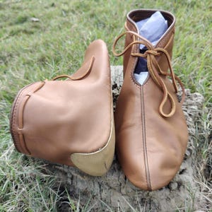 Handmade Viking Leather Shoes | One-Piece Turn Shoes for Reenactment, LARP, Cosplay | Medieval Footwear for Men & Women