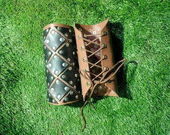 Medieval Leather Arm Bracers – LARP Cosplay Armor for Halloween & Reenactment