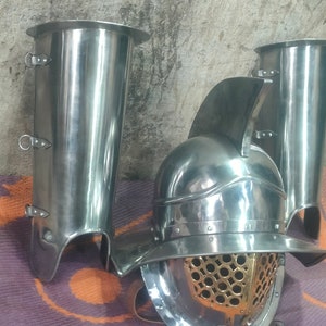 Gladiator Murmillo helmet with cheek guards and crest.