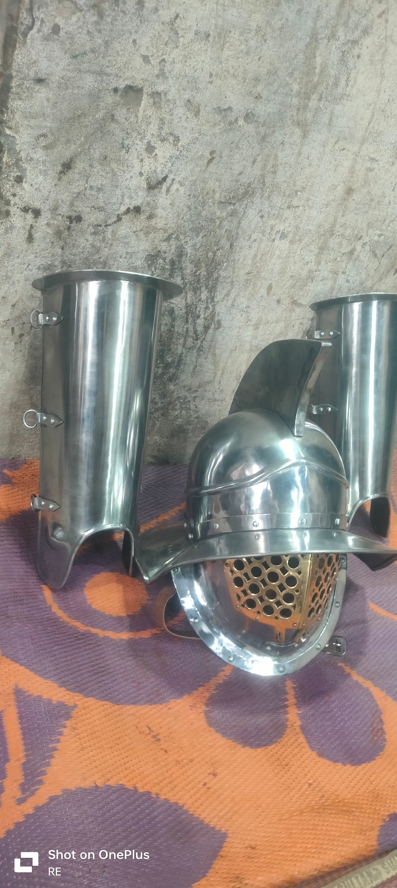 Gladiator Murmillo helmet with cheek guards and crest.