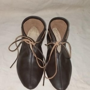 Hedeby Viking Turn Shoes – Handmade One-Piece Leather Medieval Footwear for Reenactment & LARP