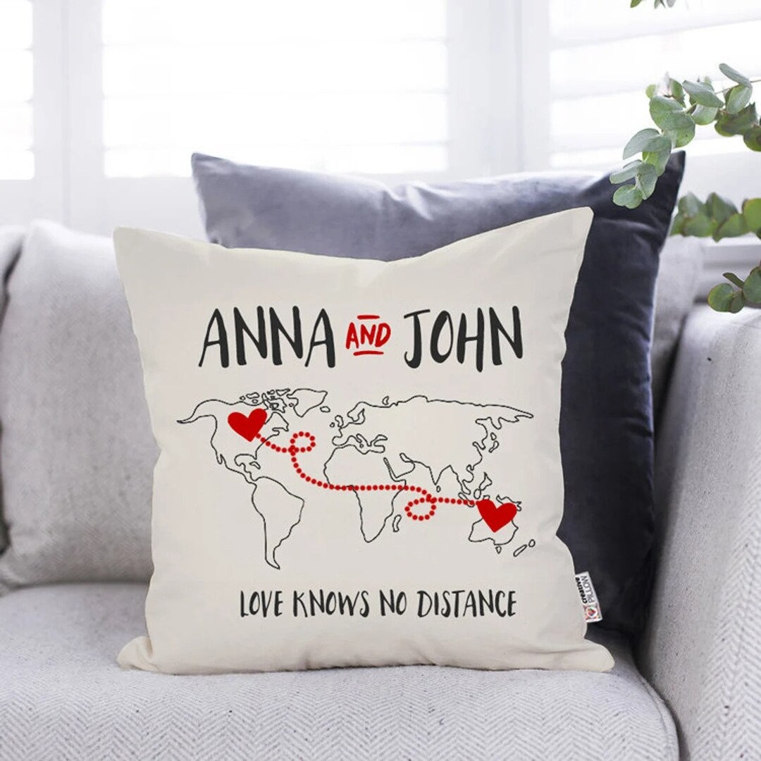 Personalisiertes Landkarte Kissen Love knows no distance Kissen Fern