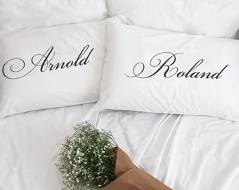 Cadeau personnalisé pour Cadeau de couple gay avec Noms cadeau pour Cadeau de mariage gay Taies d’oreiller de couple Deux mariés et mariés M. et M. Anniversaire gay