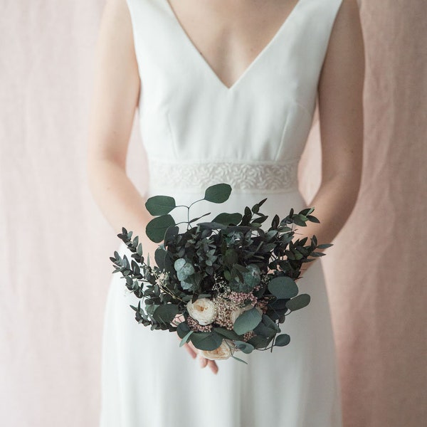 Bouquet gypsophile mini blanc, fleur de riz rose, eucalyptus, parvis et roses anglaises rose poudré stabilisés, ruban lin beige, Dublin