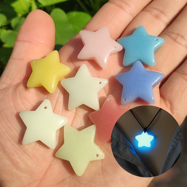 2pcs Glow in the dark Star collier Charm - Pendentif étoiles brillantes, ornements d'étoiles, porte-clés, chaînes de téléphone portable, étoile porte-bonheur, collier de déclaration