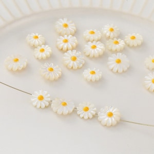 Seashells Daisy Charm, Tiny Daisy Charm, Flower Pendant, White Enamel Daisy Beads, Bracelet Beads