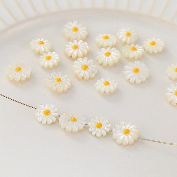 Seashells Daisy Charm, Tiny Daisy Charm, Flower Pendant, White Enamel Daisy Beads, Bracelet Beads