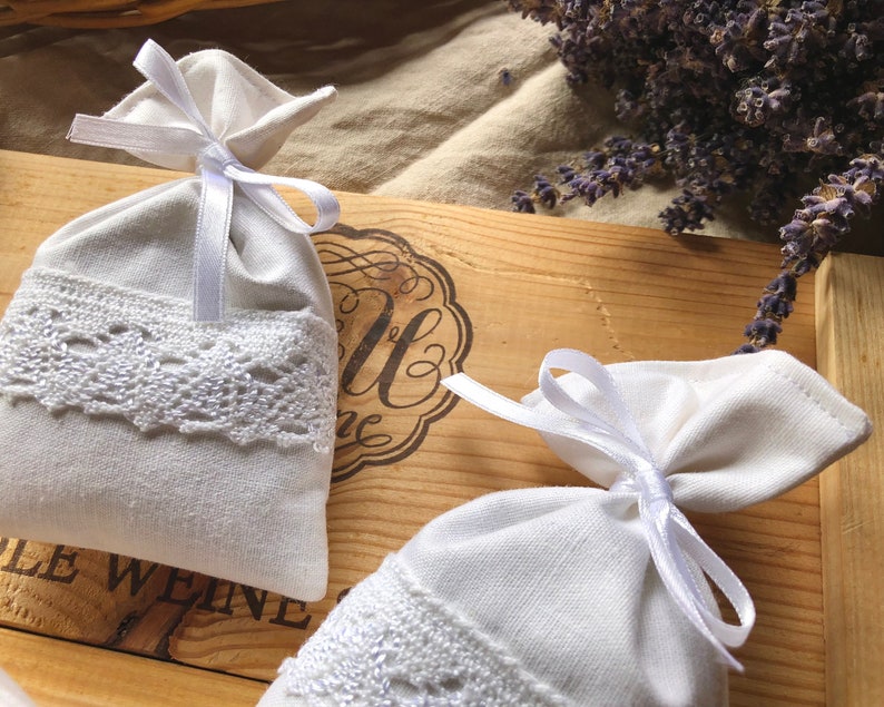 Lavendelsäckchen aus Baumwolle Duftsäckchen für den Kleiderschrank 2er Set Lavendelsäckchen Mottenschutz Weiße Spitze Landhausstil Bild 4