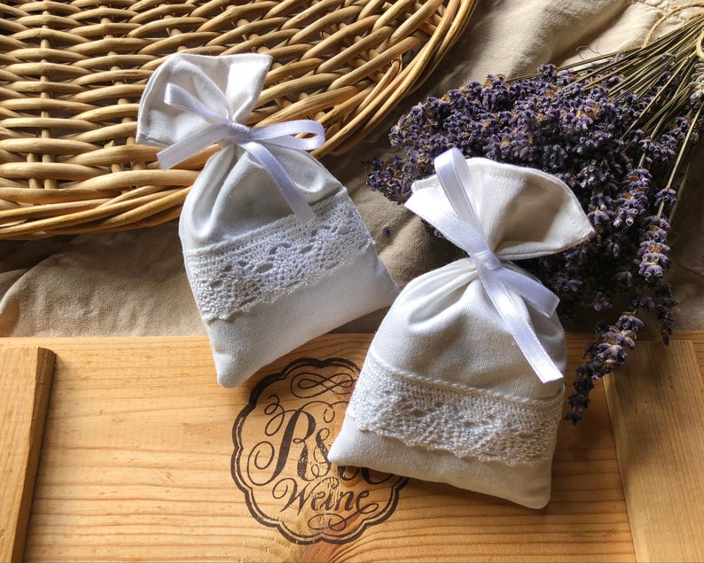 Lavendelsäckchen aus Baumwolle Duftsäckchen für den Kleiderschrank 2er Set Lavendelsäckchen Mottenschutz Weiße Spitze Landhausstil 2 Lavendelsäckchen