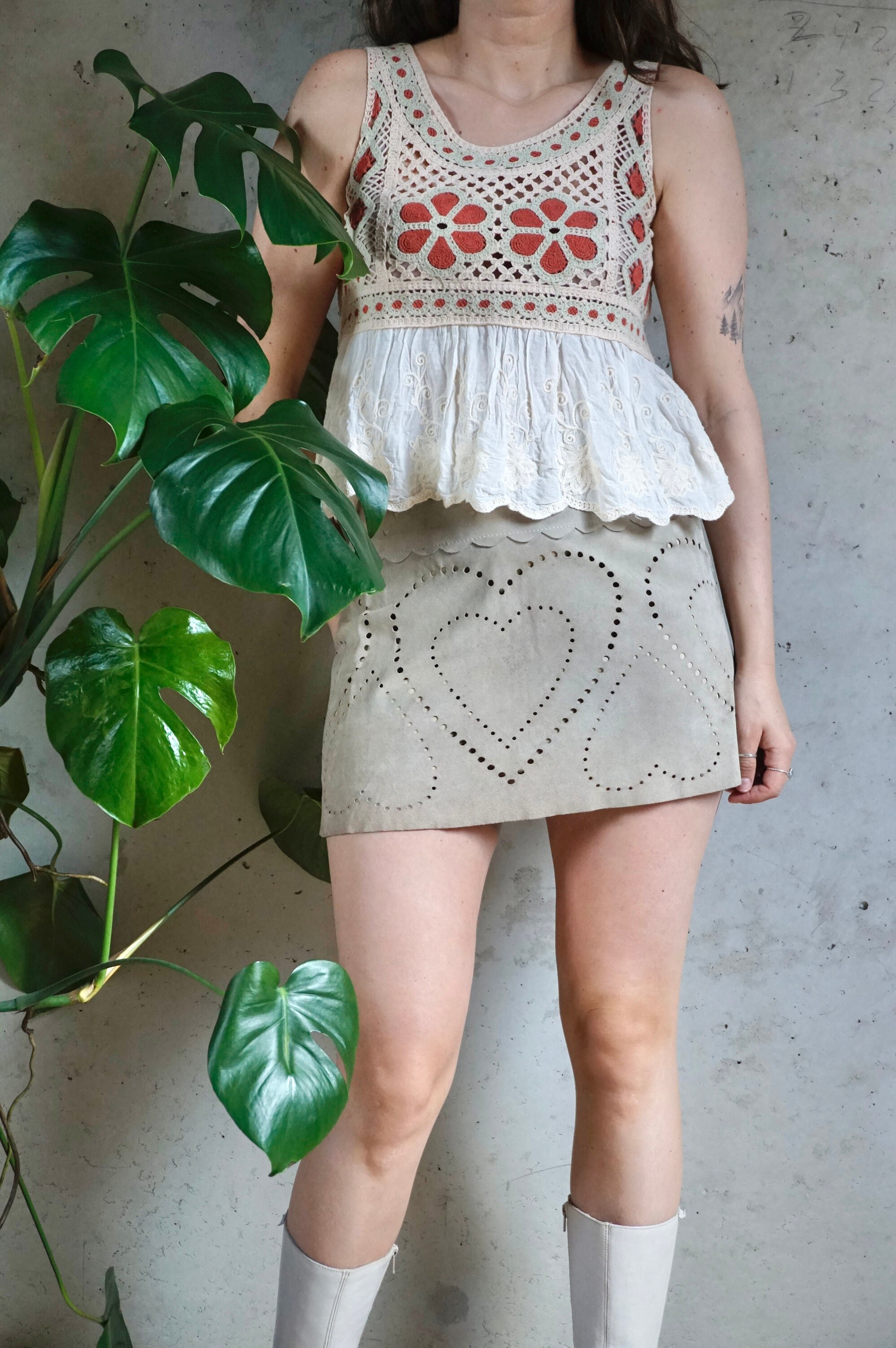 90s MOSCHINO EMBROIDERY SUEDE SKIRT レザー 90s MOSCHINO EMBROIDERY SUEDE SKIRT レザー Moschino X The