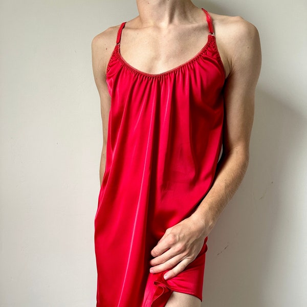 Chemise de nuit rouge vif en satin - soie pour homme pour lingerie Sissy Femboy, chemise de nuit travesti, chemise de nuit rouge en satin - soie, chemise de nuit Sissy satin
