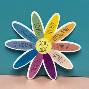 Autocollant à ondes positives.  Marguerite avec des affirmations positives