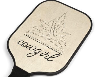 Juego de Pickleball de Vaquera del Oeste con costuras decorativas en las botas, código Morse y caligrafía