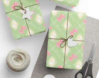 Papel de regalo de Pascua para regalos, presentes, con código morse, lazos rosas, caligrafía blanca, silueta de conejito, patrón de celosía, verde, estilo preppy.