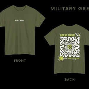 Puede incluir: Una camiseta verde con el texto "HOUSE MUSIC" impreso en la parte delantera y un dise&ntilde;o gr&aacute;fico con el texto "HOUSE MUSIC" y "MUSIC FOR THE SOUL" en la parte posterior.