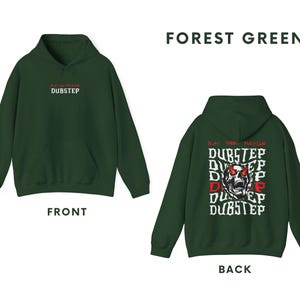 Pu&ograve; includere: Felpa con cappuccio verde foresta con il testo "Play Game, Fuck Everything, Dubstep" stampato sul retro. La parte anteriore della felpa ha il testo "Play Game, Fuck Everything, Dubstep" stampato in un carattere pi&ugrave; piccolo.