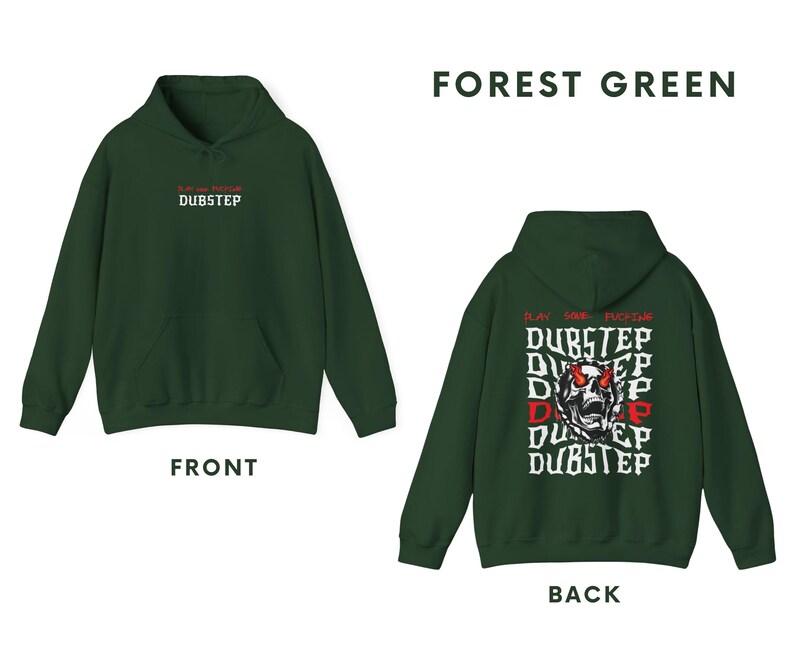 Pu&ograve; includere: Felpa con cappuccio verde foresta con il testo "Play Game, Fuck Everything, Dubstep" stampato sul retro. La parte anteriore della felpa ha il testo "Play Game, Fuck Everything, Dubstep" stampato in un carattere pi&ugrave; piccolo.