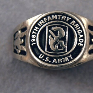 Insigne de la 198e brigade d&#39;infanterie sur le ring