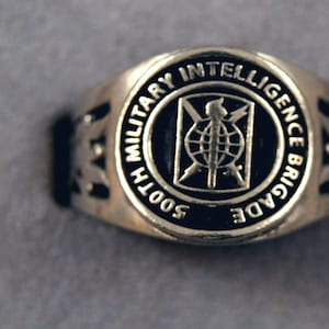 500th Military Intelligence Brigade insignia ring MI rings Pacific Vanguard US Army