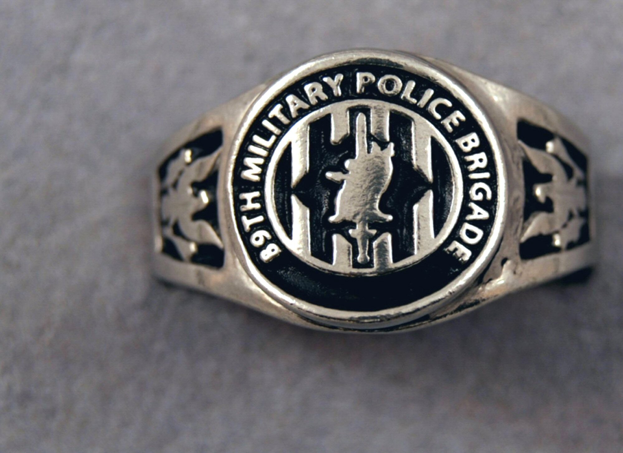 MILITARY POLICE - MP - MENS RING. SIZE 8.5, US ARMY - Green - Vietnam War -  R.13 | eBay