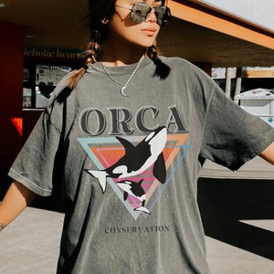Retro 90s Orca T-Shirt | Ocean/Sealife/Nature/Wildlife Conservation Tee Shirt | Gift For Killer Whale/Dolphin Lover | PNW Oversized Pullover