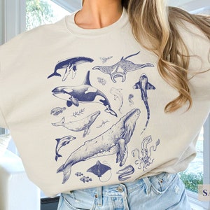 Underwater Sea Animal Vintage Crewneck Sweatshirt | Gift For Marine Biologist/Ocean/Sealife/Nature Lover | Humpback Orca Jellyfish Pullover