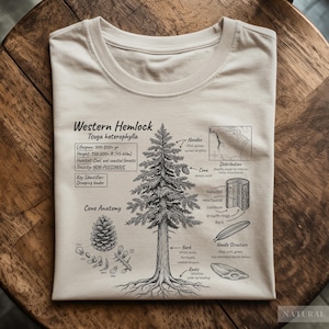 Western Hemlocktanne botanische Illustration T-Shirt | Baumdiagramm, Kiefernzapfen, wissenschaftliche Etiketten