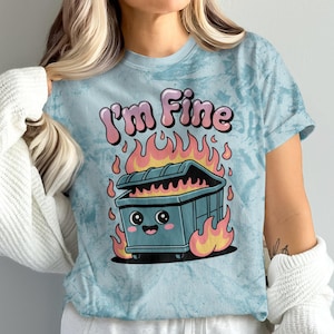 Grappig I'm Fine Dumpster Fire T-shirt, leuke cartoon meme T-shirt, humoristisch sarcastisch shirt, coole grafische top, trendy cadeau voor vrienden