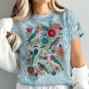 Colorful Floral Birds Graphic Tee, Cute Nature Print T-Shirt, Trendy Bird Illustration Shirt, Women Casual Summer Top