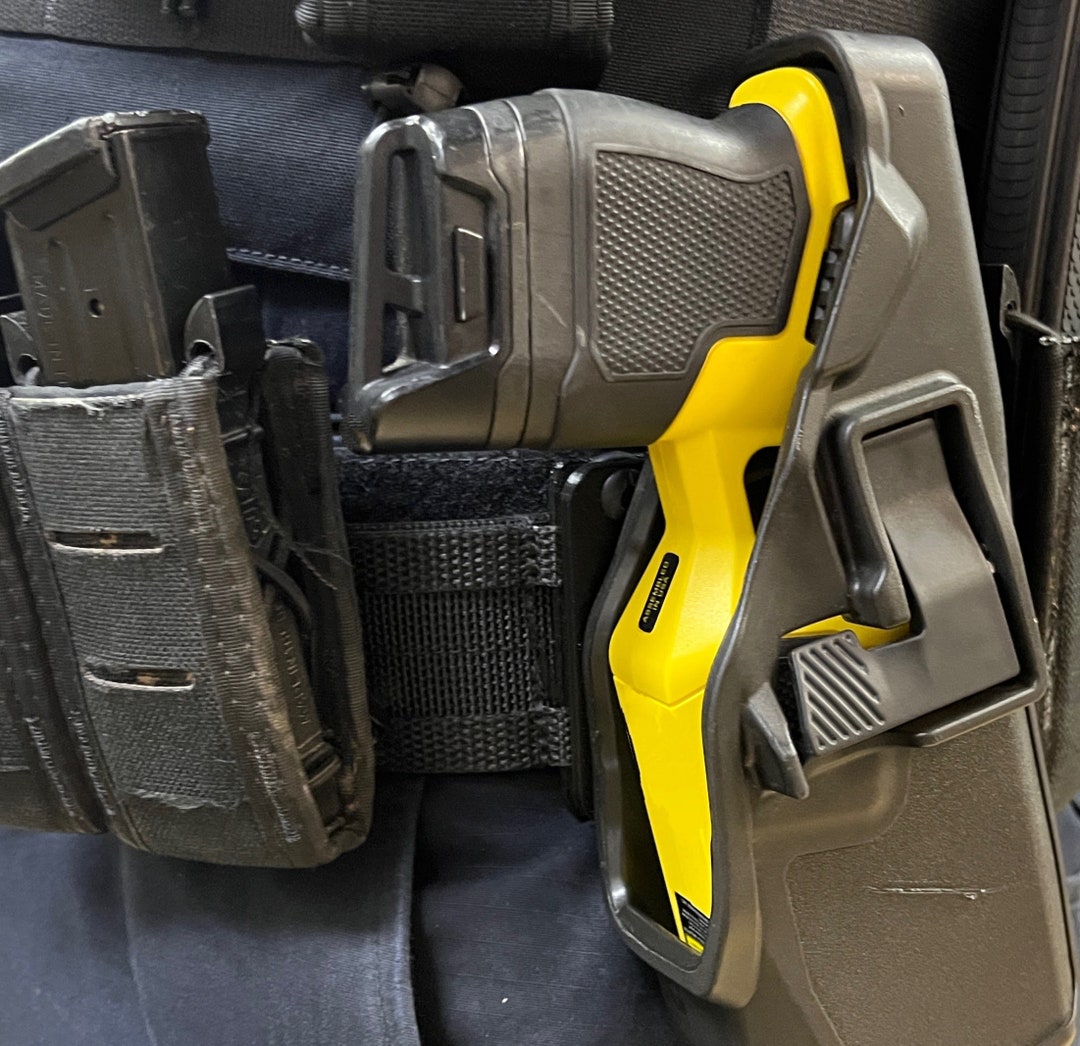 Micro PALS CEW taser Adapter for 1.75 and 2.00 Pistol Belts black Hawk