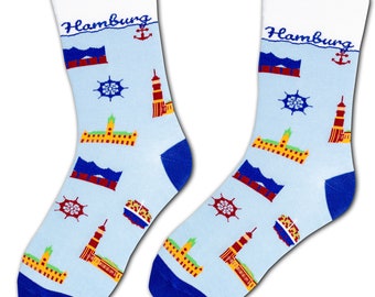 Socke mit den Wahrzeichen Hamburgs, Motivsocke Unisex von Moin Socks: Mit Elbphilharmonie und den wichtigsten Sehenswürdigkeiten