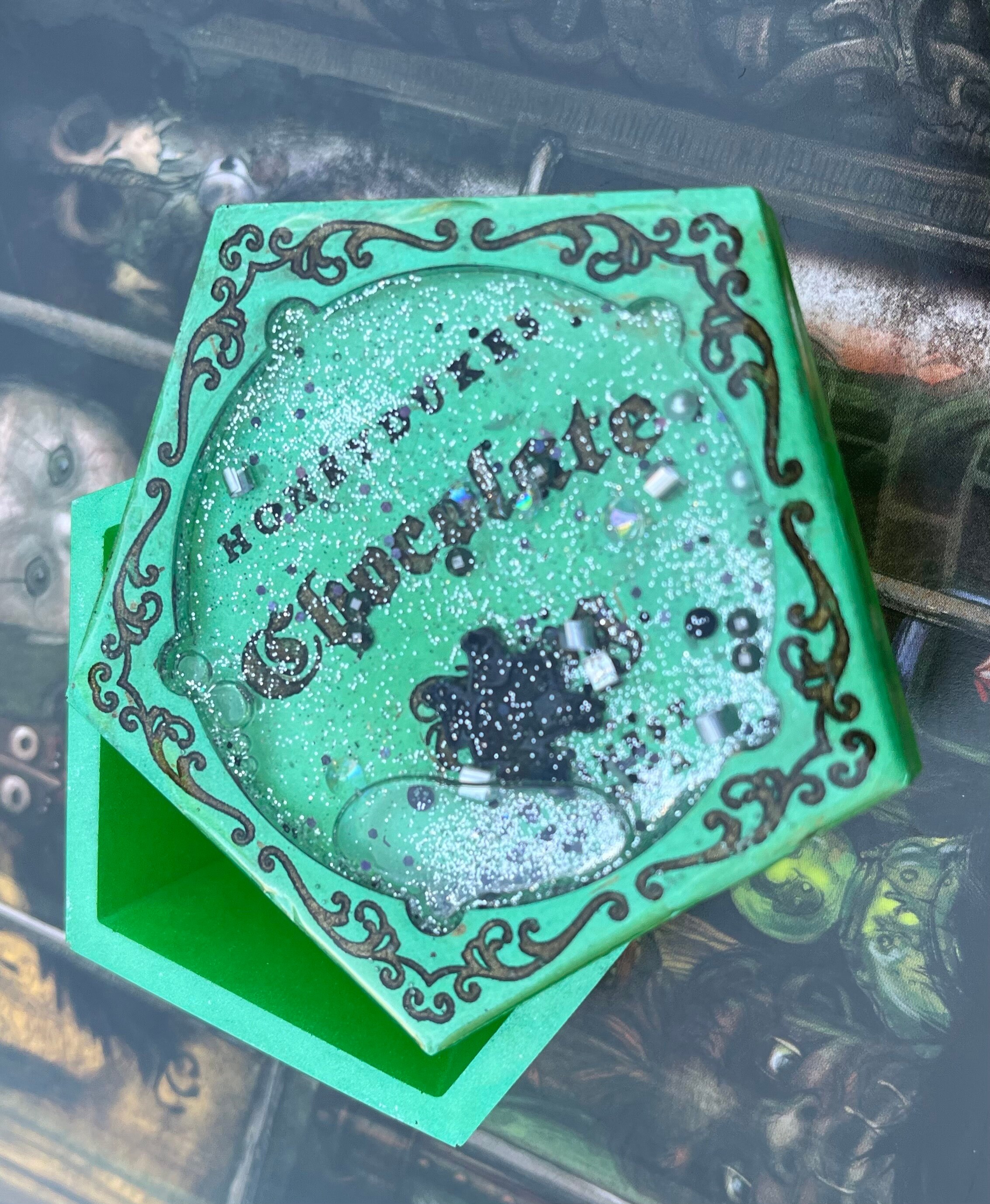 Harry Potter Chocolate Frog Curiosity Charm Shaker Pentagon Box Green ...