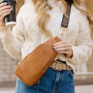 Porte-monnaie à bandoulière Nikki • Sac à dos à bandoulière en cuir véritable • Sac à dos à bandoulière avec sangle de guitare • Sac à bandoulière en cuir • Sac à la mode