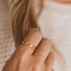 Chain Link Ring – Waterproof Stacking Ring in 18k Gold Vermeil or Sterling Silver | Hypoallergenic Everyday Jewelry