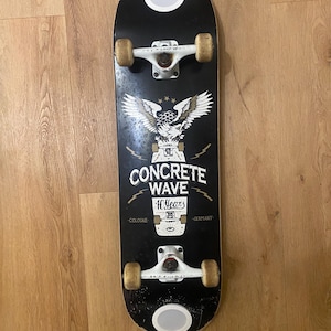 Skateboardtaklampa Concrete Wave