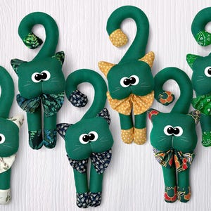 Wieszak na drzwi w kształcie kota | Zabawny materiałowy szyld na drzwi | Prezent dla miłośników kotów | Fantazyjny wystrój pokoju w akademiku