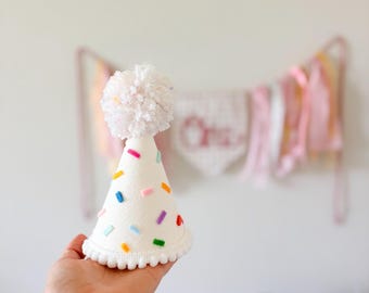 White Linen Confetti Party Hat: Pom Pom Cake Smash Headwear, Baby Birthday Hat confetti sprinkle party hat 2nd baby birthfad hat