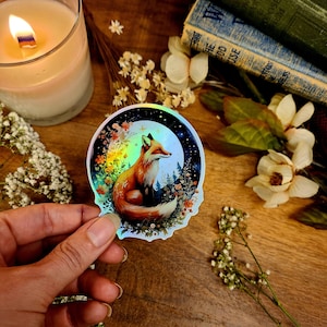 Volpe olografica con luna e fiori, campo di fiori selvatici, magico, boschi incantati, adesivo in vinile
