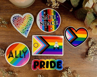 Adhesivo de vinilo del Orgullo: Corazón arcoíris, LGBT, 2SLGBTQ+