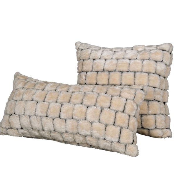 Housse de coussin ivoire luxueuse - coussin en fausse fourrure douce, oreiller en peluche, jeté duveteux pour une décoration d'intérieur chic, cadeau de mariage parfait