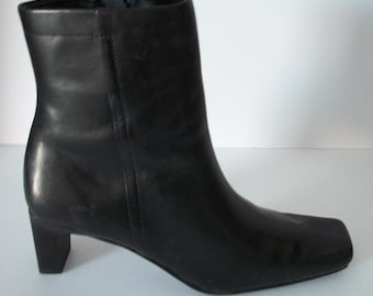 Black Leather Short Ankle Boots, Vintage Laura Scott, Never Worn (US Women's Size 9.5 M)