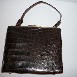 Bolso de mano de piel de cocodrilo auténtica de diseñador Vassar con cierre de latón y correa de una sola asa, estilo vintage
