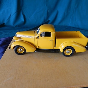 Danbury Mint 1937 Studebaker Coupe Express Pick-Up Limited Edition #466 w/ Title NO Box