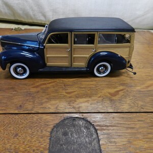 Danbury Mint 1940 Ford Deluxe Station Wagon 1/24 Scale Diecast