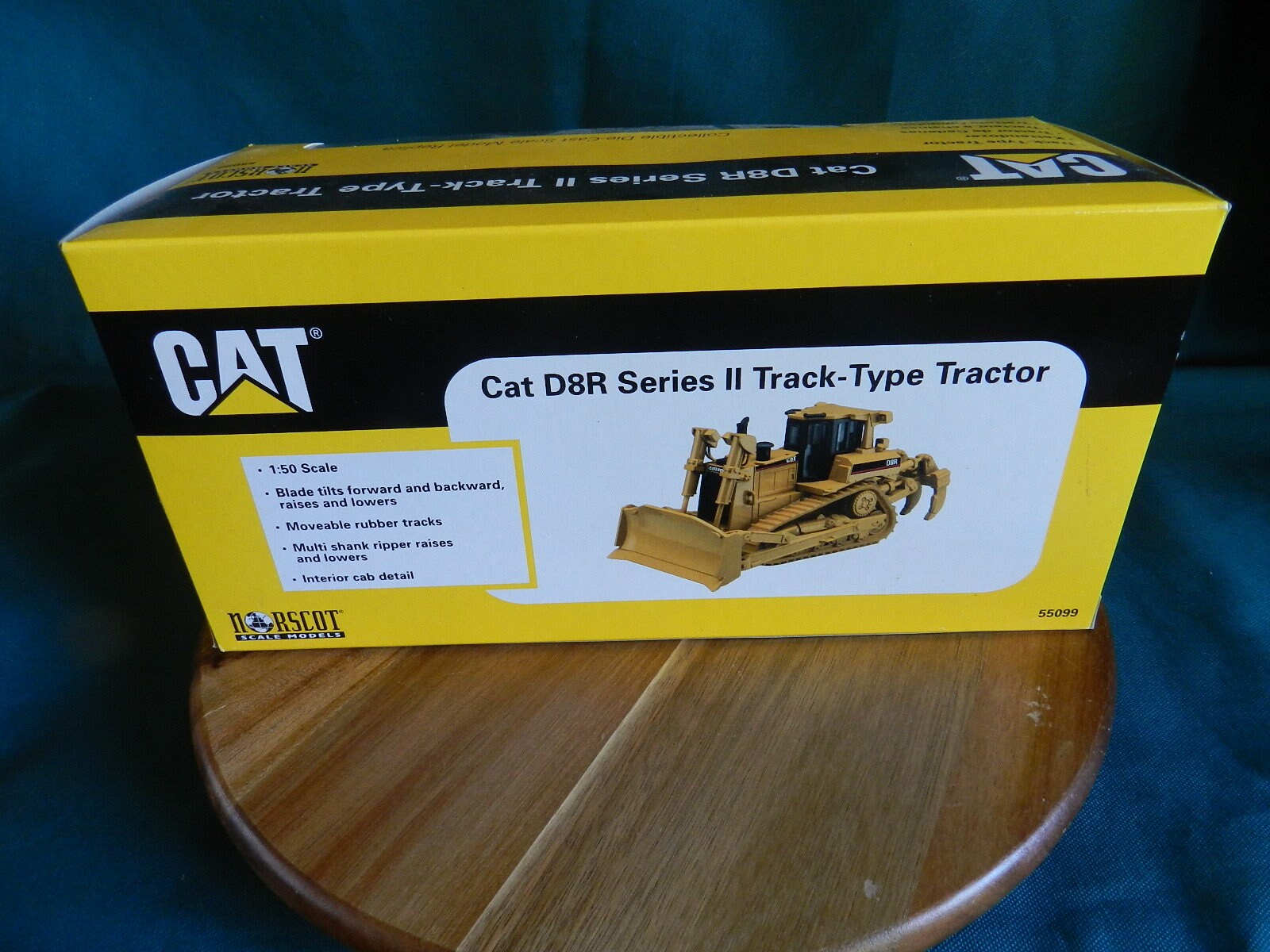 Norscot 1:50 Caterpillar D8R Series II Track-type Tractor Die Cast