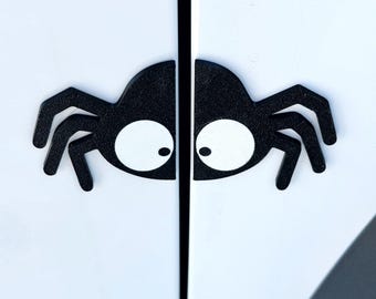 Gap Spider Plastic Emblem, Reusable! Works on all vehicles.