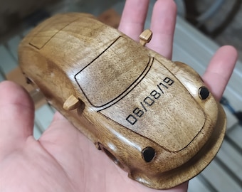 Holzmodellautos oder personalisiertes Spielzeug für Kinder und Jungen