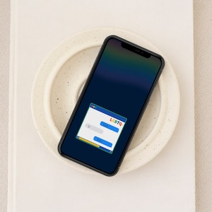 Love is Love Chat Sfondo per iPhone, Sfondo per iPhone Pride, Salvaschermo per telefono Arcobaleno, Schermata di blocco Android Funky, Divertente sfondo LGBTQ+